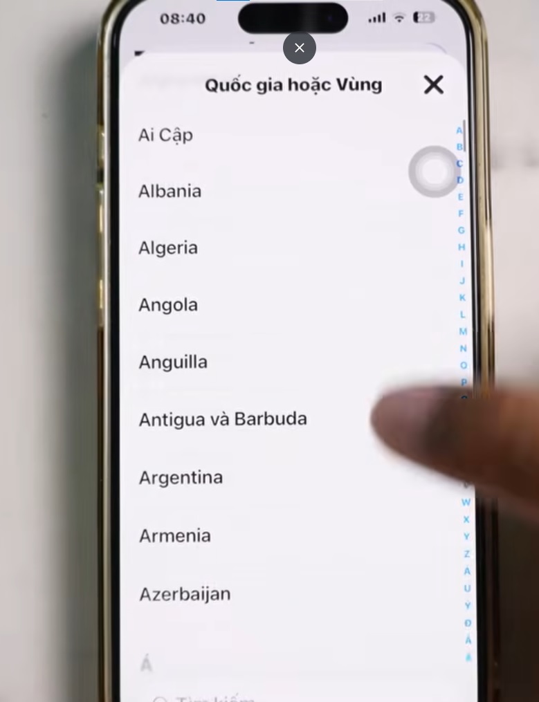 Mục Quốc gia hoặc Vùng trong phần cài đặt tài khoản App Store.